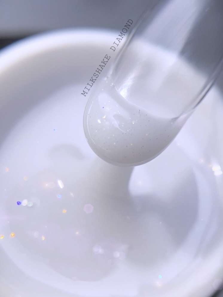 Молочный гель с блестками MILKSHAKE DIAMOND — обильное мерцание для эффектного маникюра